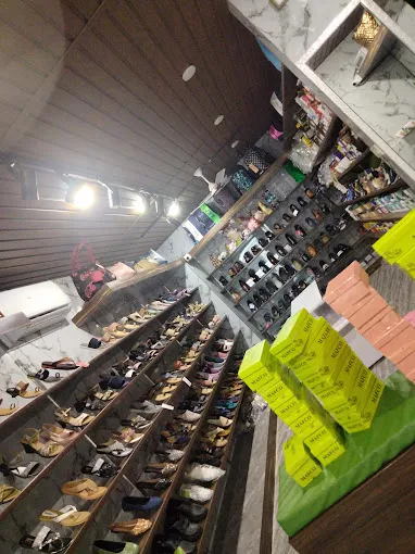 Varshnik Footwear
